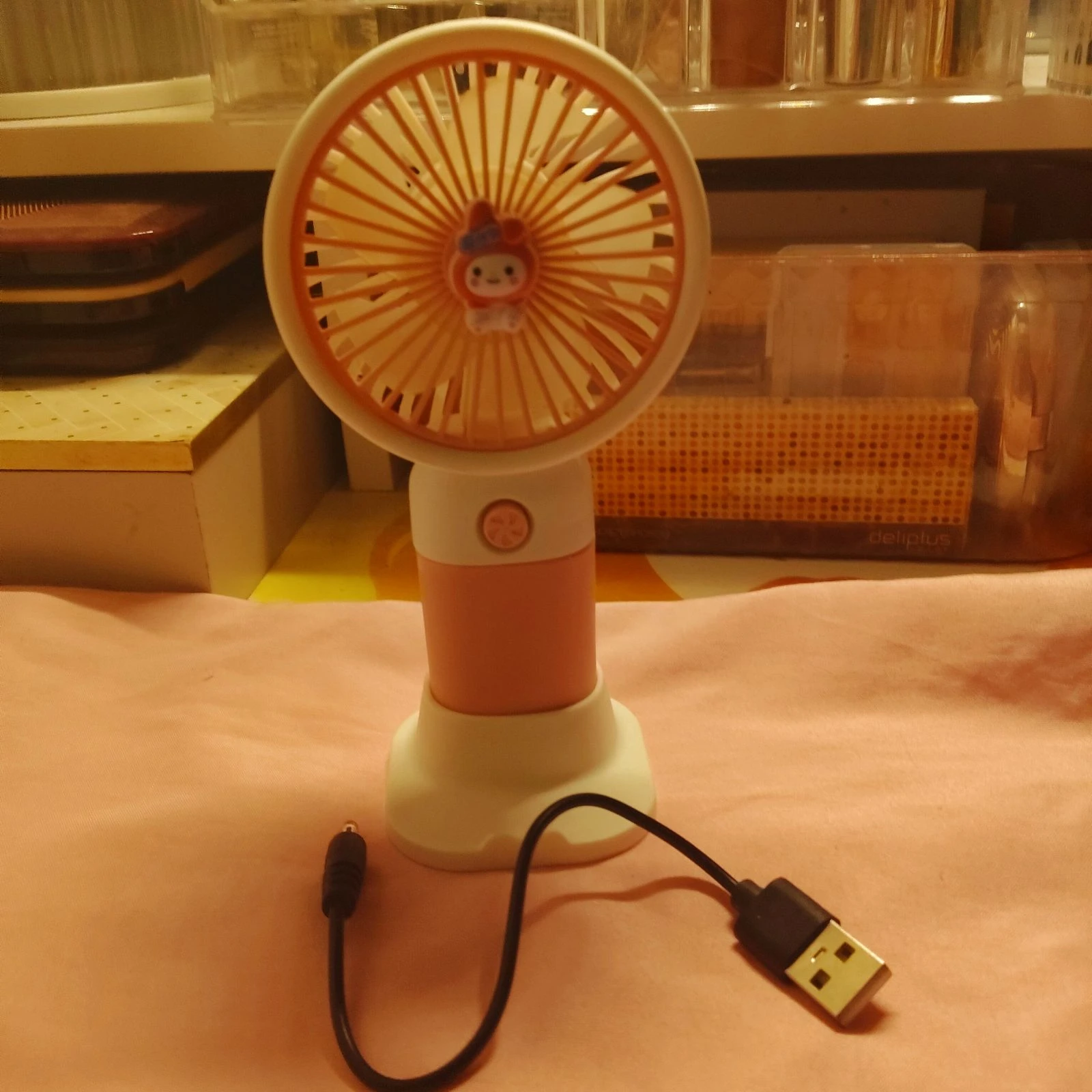 Mini ventilador portátil de My Melody recargable con soporte para teléfono 